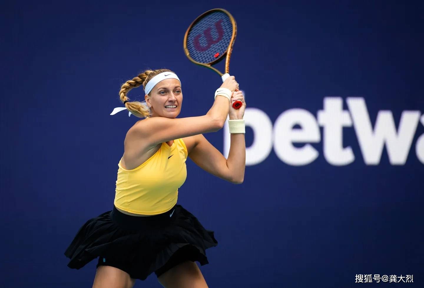 科维托娃关键节点回归赛场金州勇士集结日再遭质疑，现场解说直呼：迈阿密热火今晚官宣签约的简单介绍